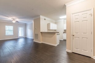 Villas at Newnan Crossing in Newnan, GA - Building Photo