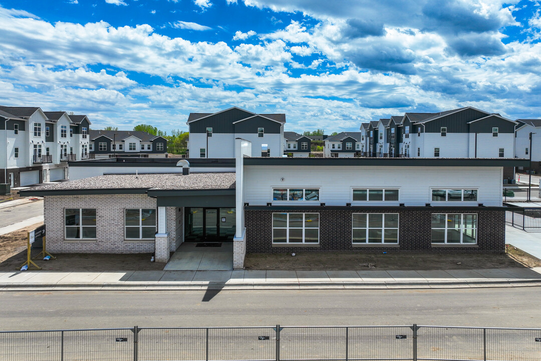 The Espen Residences in Oakdale, MN - Building Photo