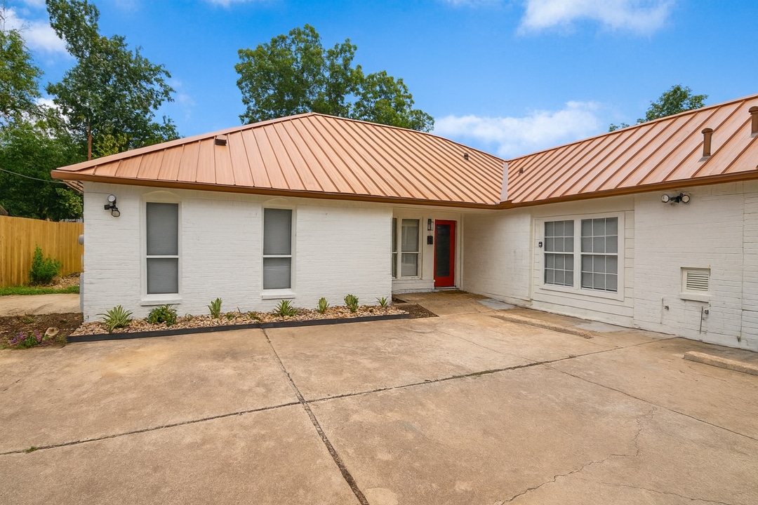 1003 W Martin Luther King Jr Blvd, Unit A in Austin, TX - Building Photo