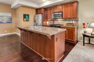 964 4th Ave NE in Issaquah, WA - Building Photo - Building Photo