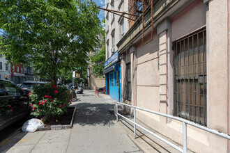 1086 Manhattan Ave in Brooklyn, NY - Building Photo - Building Photo