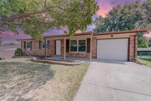 624 S Pam Ave in St. Charles, MO - Building Photo