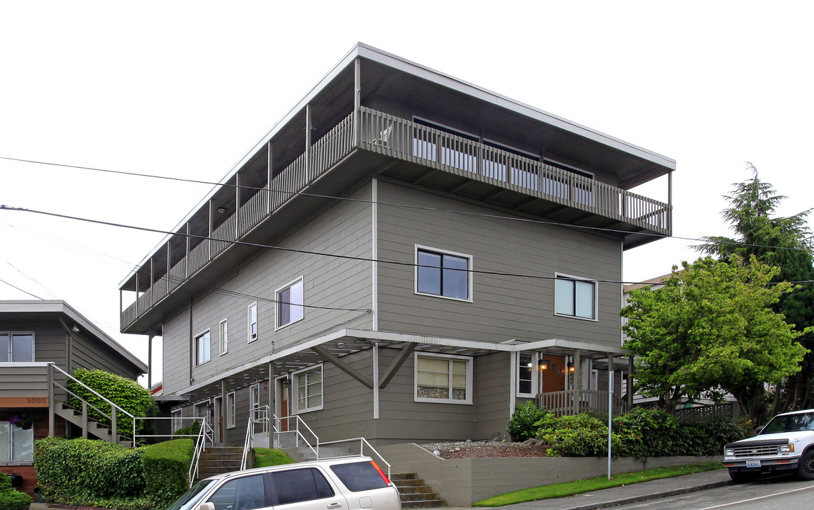 Island View Apartment in Everett, WA - Building Photo