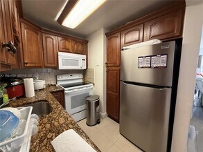 495 NW 72nd Ave in Miami, FL - Building Photo - Building Photo