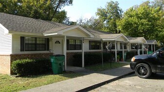 204 2nd St in Gainesville, TX - Building Photo