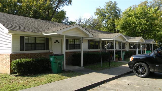 204 2nd St in Gainesville, TX - Building Photo