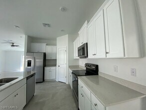 3868 Treasure Oak Wy in Ft. Myers, FL - Building Photo - Building Photo
