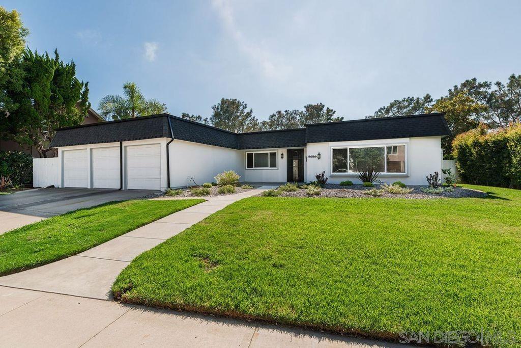 8686 Cliffridge Ave in San Diego, CA - Foto de edificio