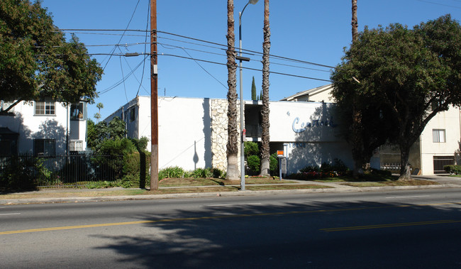 15043 Victory Blvd in Van Nuys, CA - Building Photo - Building Photo