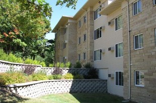 Birchwood East Apartments in Virginia, MN - Building Photo