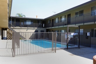 Chancellor Arms in Riverside, CA - Building Photo - Building Photo