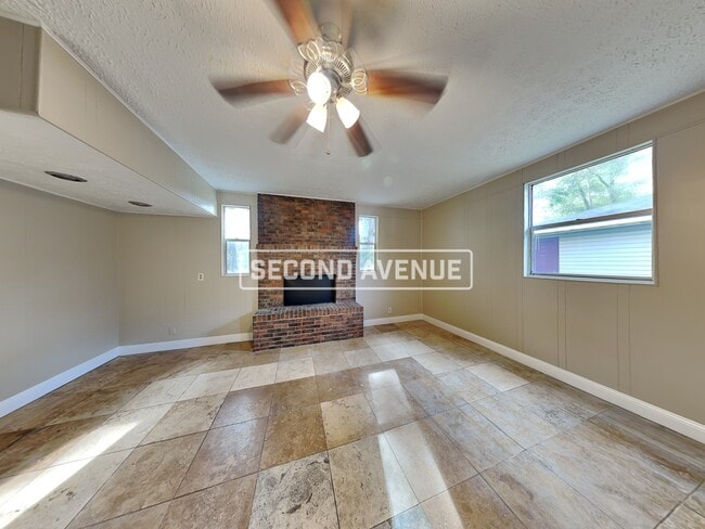 1584 W 27th St in Jacksonville, FL - Foto de edificio - Building Photo