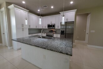 4427 43rd Ave NE in Naples, FL - Building Photo - Building Photo