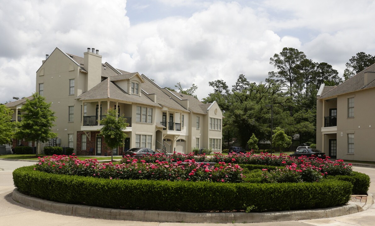 Chenier Apartments in Mandeville, LA - Building Photo