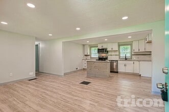 11 Swan Dr in Newnan, GA - Foto de edificio - Building Photo