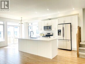 242 Finsbury Ave in Ottawa, ON - Building Photo - Building Photo