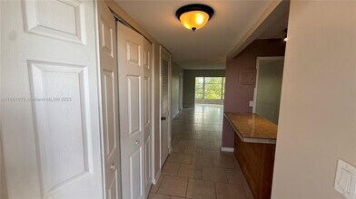 8500 Sunrise Lakes Blvd in Sunrise, FL - Building Photo - Building Photo