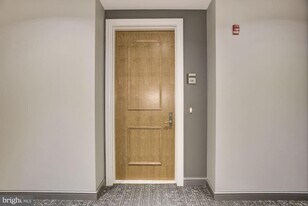 11990 Market St in Reston, VA - Building Photo