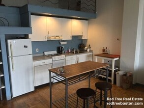 61 Brookline Ave, Unit 208 in Boston, MA - Foto de edificio - Building Photo