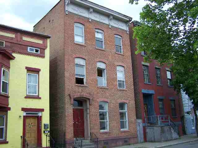 2267 5th Ave in Troy, NY - Building Photo