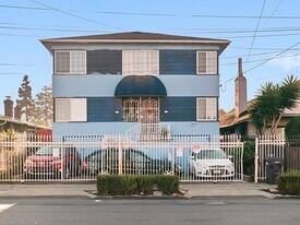 2466 Seminary Ave in Oakland, CA - Building Photo