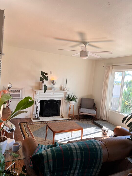 731 W Elder St in Fallbrook, CA - Foto de edificio
