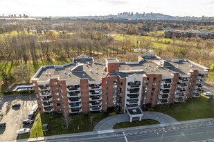 450 Saint-Georges Rue in St-Lambert, QC - Building Photo