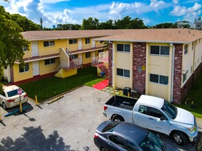 2220 Madison St in Hollywood, FL - Building Photo - Building Photo