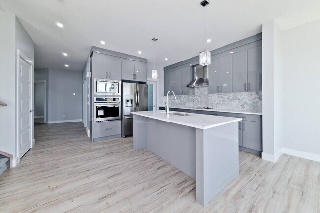 613 Midtown Pl SW in Airdrie, AB - Building Photo - Building Photo