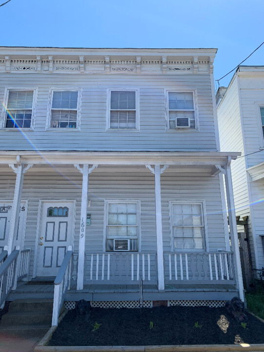 1609 W Cary Street in Richmond, VA - Building Photo