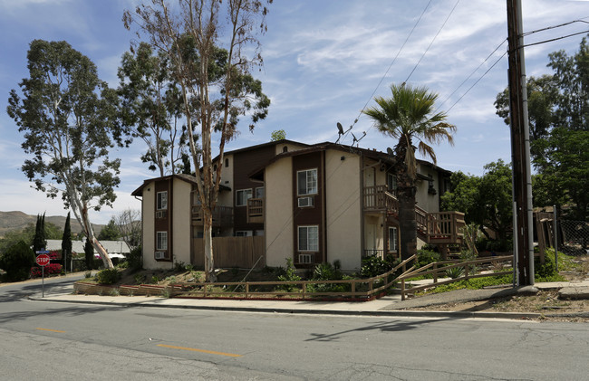 240 E Graham Ave in Lake Elsinore, CA - Building Photo - Building Photo