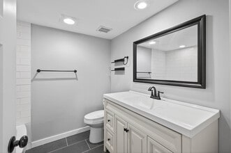 7220 York Ave S, Unit 419 in Edina, MN - Building Photo - Building Photo