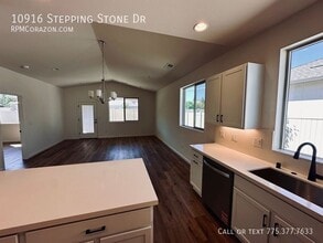 10916 Stepping Stone Dr in Reno, NV - Building Photo - Building Photo