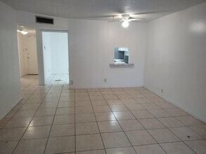 2060 NW 48th Terrace in Lauderhill, FL - Foto de edificio - Building Photo