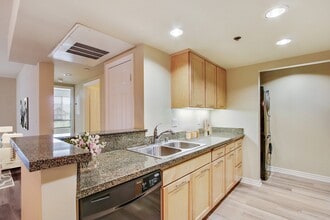 Olive Encino in Encino, CA - Foto de edificio - Building Photo