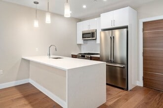 425 Lagrange St in Boston, MA - Building Photo - Building Photo