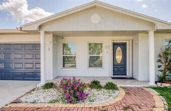 551 Crystal Dr in Madeira Beach, FL - Building Photo - Building Photo