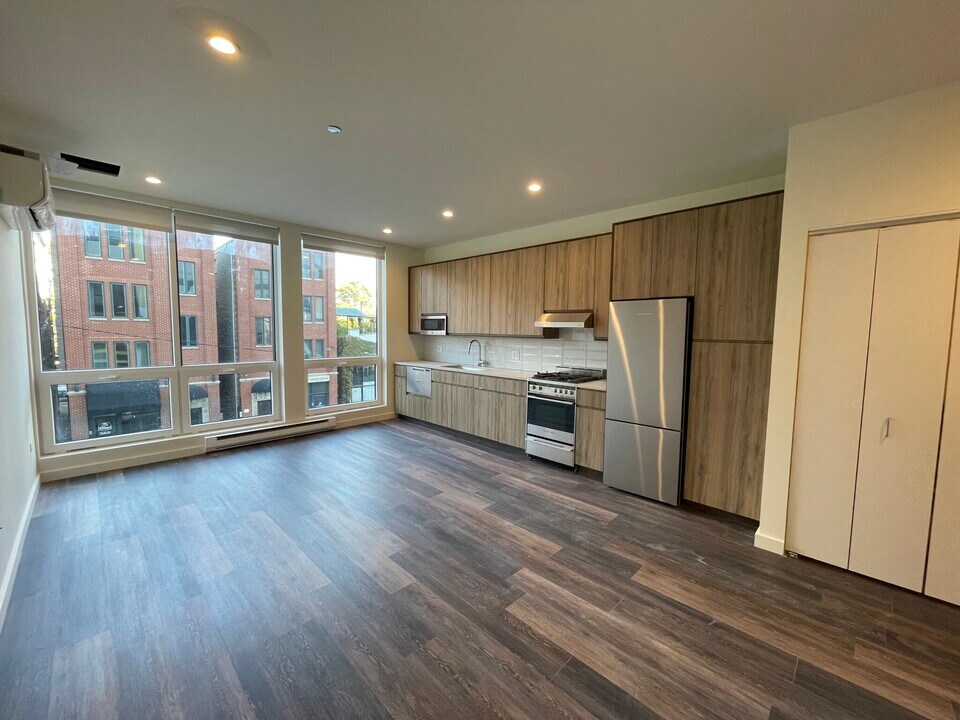 1122 W Chicago Ave-Unit -305 in Chicago, IL - Building Photo