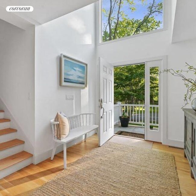 2855 Deerfield Rd in Sag Harbor, NY - Building Photo - Building Photo