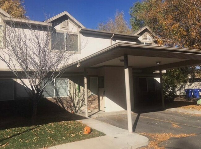 property at 630 W Allen Cove