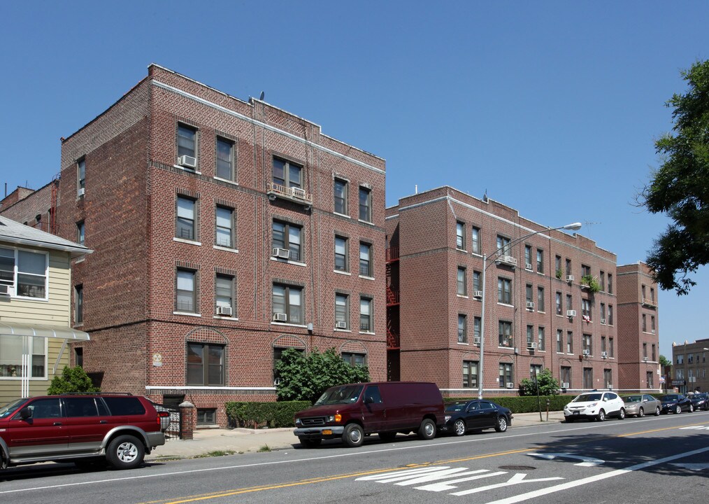 1318 W 6th St in Brooklyn, NY - Foto de edificio