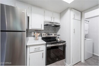 2311 E Union Hills Dr in Phoenix, AZ - Building Photo - Building Photo