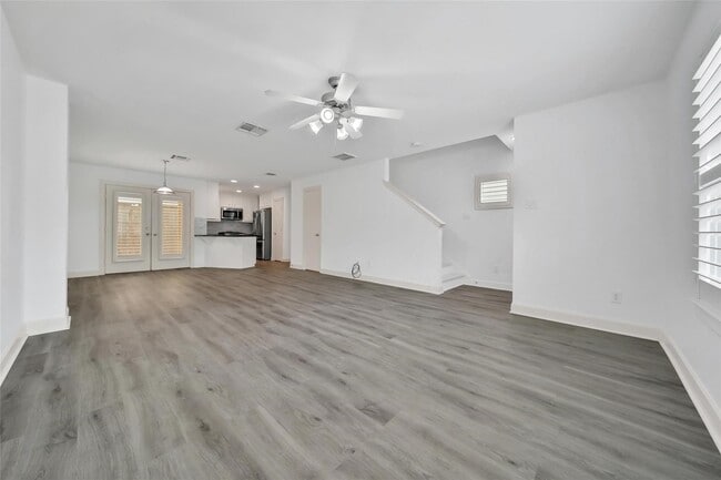 5951 S Loop E in Houston, TX - Foto de edificio - Building Photo