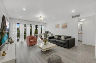 5495 NE 25th Ave in Fort Lauderdale, FL - Building Photo - Building Photo