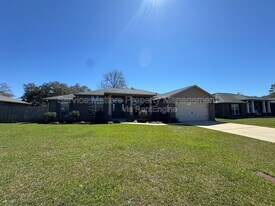 5529 Cane Syrup Cir in Milton, FL - Building Photo