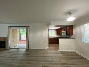 801 Sea Cliff Way in Oceanside, CA - Building Photo - Building Photo