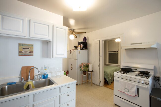 4907 N Janssen Ave-Unit -1 in Chicago, IL - Foto de edificio - Building Photo
