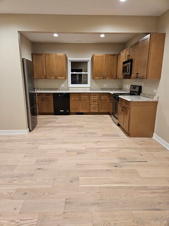 11255 Walker Rd in Lemont, IL - Building Photo