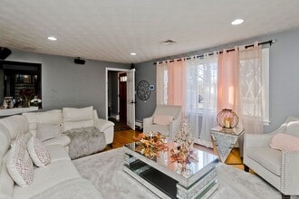 304 Orchard Ave in Newington, CT - Building Photo - Building Photo