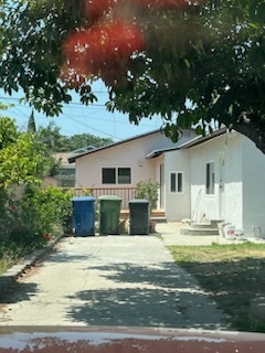 2437 Harwood St in Los Angeles, CA - Building Photo